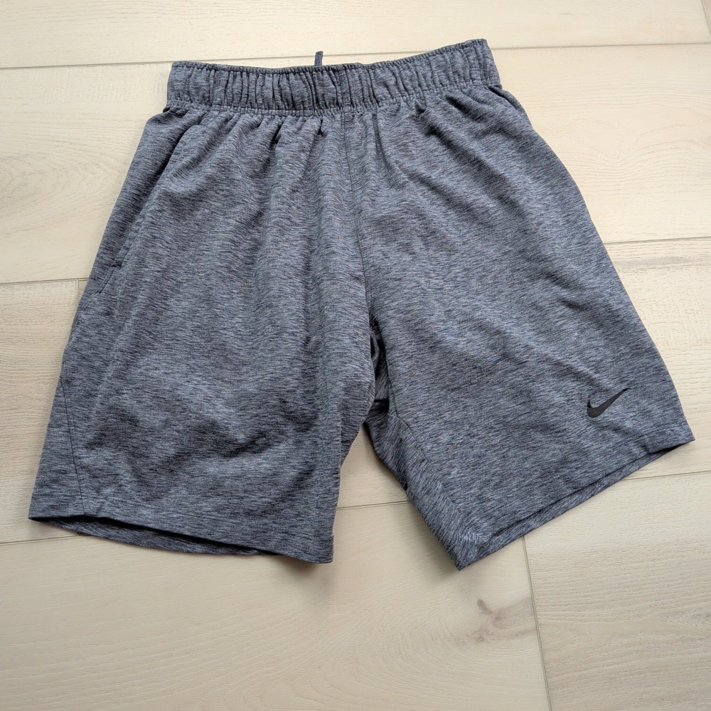Nike Yoga Dri-FIT Training Shorts Mens S Gray Heather Athleisure‎ AT5693-410